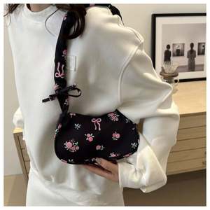 Bolso de Mujer 2025 de Verano con Asa Plisada, Bolso de Axila Coreano con Estampado Floral y Lazo, Bolso Pequeño de Hombro con Cremallera para Mujer - Product Image 6