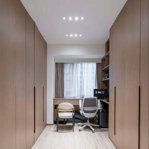 Armoire/Placard sur mesure contemporain avec portes coulissantes en bois massif - Product Image 1