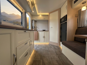 XISHUNLONG 599L Autocaravana Moderna Ligera para 4 Personas, Estructura sin Madera, Seguridad <span class=keywords><strong>AL</strong></span>-<span class=keywords><strong>KO</strong></span> <span class=keywords><strong>AKS</strong></span>, Batería de Litio con Energía Solar, Familiar - Product Image 6