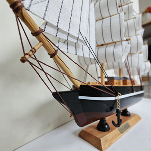 Modèle de bateau à voile en bois fait main avec <span class=keywords><strong>coque</strong></span> noire, figurine de <span class=keywords><strong>voilier</strong></span> nautique dans une boîte, pour la décoration de la maison, du bureau ou comme cadeau - Product Image 5