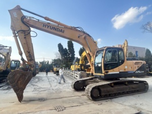 Excavadora Hyundai 225LC-9 Original de Alta Calidad, de Segunda Mano, en Buen Estado de Funcionamiento, Disponible para la Venta - Product Image 3
