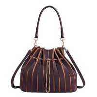 Sac seau plissé chic et décontracté de style européen et américain, polyvalent, avec chaîne et cordon de serrage ; Sac à bandoulière/bandoulière color-block pour femme