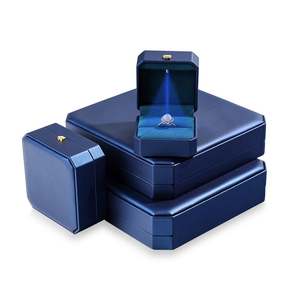 Joyero de cuero PU con luz LED para anillo, collar, regalo, exhibición, logotipo personalizado - Product Image 2