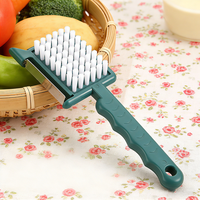 Produits tendance 2026 Nouveautés Gadget Brosse de nettoyage manuelle multifonction 4 en 1 en plastique pour légumes et pommes de terre avec éplucheur