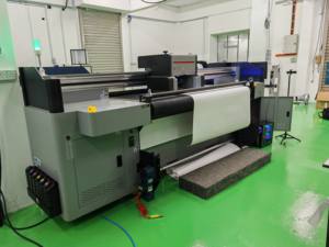 Nueva impresora UV híbrida Ricoh Konica automática de 180cm de ancho de impresión con barniz de lámina de oro CMYK LC LM W V Max 12 <span class=keywords><strong>Ric</strong></span> - Product Image 6