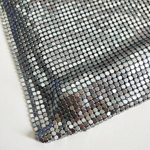 3MM pırıltılı metalik pullu zincir bağlantı kumaş perde <span class=keywords><strong>Metal</strong></span> örgü kumaş masa örtüsü parti zemin için - Product Image 5