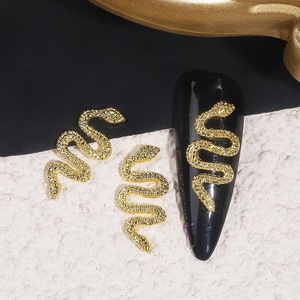 Grandes breloques pour ongles en forme de serpent, en alliage métallique argenté, or rose, noir, avec strass, décorations 3D pour fournitures de nail art - Product Image 4