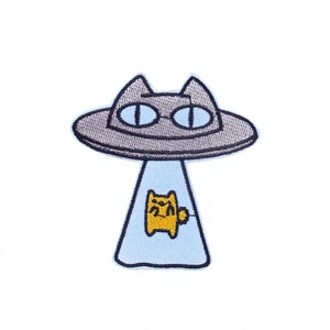 Patch brodé chat à coudre ou thermocollant en feutre non tissé, forme irrégulière, pour décoration cadeau - Product Image 1