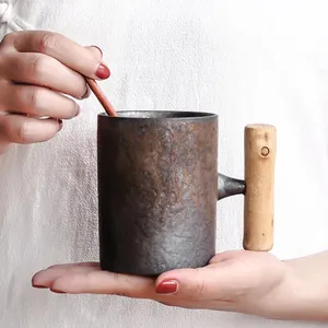 Taza de café de cerámica Vintage de estilo japonés, vaso con esmalte de óxido para té, leche, cerveza, taza de agua con mango de madera para el hogar y la Oficina