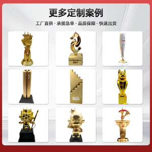 Trophée pyramidal en métal sur mesure 280x120mm gravé au laser pour récompenses d'entreprise et célébrations d'anniversaire - Product Image 4