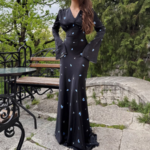 Abito Lungo Elegante da Donna in <span class=keywords><strong>Raso</strong></span> Stampato con Scollo a V e <span class=keywords><strong>Maniche</strong></span> <span class=keywords><strong>Lunghe</strong></span>, Stile Europeo e Americano, Nuova Collezione Primavera-Autunno - Product Image 2