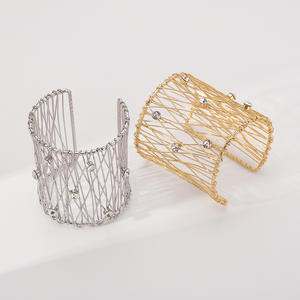 Braccialetto aperto in stile Punk esagerato da donna <span class=keywords><strong>con</strong></span> Design a rete cava e accenti di strass - Product Image 4