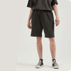 Pantalones cortos de gran tamaño para hombre, pantalones cortos de algodón con logotipo personalizado de peso pesado, pantalones cortos sueltos informales cómodos de alta calidad para hombre - Product Image 4