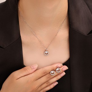 Conjunto de pendientes y collar con forma de herradura de perla brillante, joyería de aleación de cobre para fiesta, moda de lujo para mujer - Product Image 2