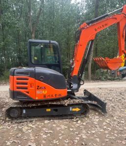 Excavadora de cadenas pequeña Hitachi ZX50U de segunda mano con motor original, excavadora pequeña Hitachi ZX50U de 5 toneladas usada en stock para exportación - Product Image 1
