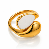 Edelstahl Vergoldeter Massiver Statement-Ring, Unregelmäßiges Design mit Rosa Wirbel-Marmor-Einlage, Modischer Fingerschmuck