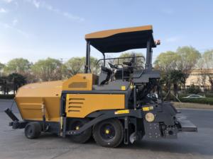 Nouveau finisseur d'asphalte et de béton 73,5 kW RP453L 4,5 m avec système de nivellement, moteur pour pavage de voies et moule de pavage de pierres 240 t/h - Product Image 1