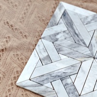 Kunstdesign Außenwand-Bodenbelag Weiß-Grauer Naturmarmor Parkett Fabrikpreis Mosaik Grafikdesign für Mehrfarbige Dekoration