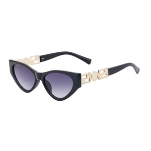 Lunettes de soleil œil de chat de style européen pour femmes, protection UV400, verres en PC, monture noire avec détails dorés, lunettes de soleil tendance - Product Image 5