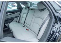 Luxuriöses VIP-Sitz-Upgrade-Kit mit Trennwand und TV für Cadillac Escalade
