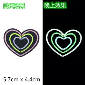 แพทช์ปักลายรูปหัวใจ ริมฝีปาก และคำว่า Hi สำหรับเสื้อผ้า สไตล์ไนท์คลับ ดีไซน์ใหม่ รีดติดได้ - Product Image 3