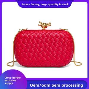 Tendenze della moda borsa da <span class=keywords><strong>donna</strong></span> metallizzata dorata <span class=keywords><strong>pochette</strong></span> per la festa nuziale da <span class=keywords><strong>donna</strong></span> borsa da sera popolare con catene - Product Image 4