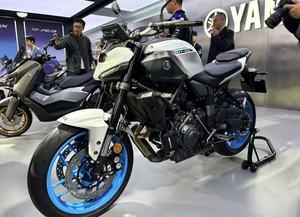 <span class=keywords><strong>Yamaha</strong></span> <span class=keywords><strong>MT</strong></span>-07 : Hyper Naked bicylindre CP2 de 689 cm³ avec maniabilité agile et puissance torsionnelle - Product Image 2