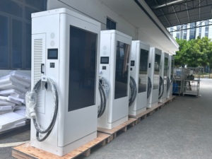 เครื่องชาร์จรถยนต์ไฟฟ้า EVevcharger 80kW แบบติดตั้งบนพื้น  DC EV Charger CCS2 สีขาว IP54 กันน้ำ พร้อมหน้าจอ 55 นิ้ว สำหรับใช้งานเชิงพาณิชย์ - Product Image 4