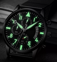 Conception et fabrication en usine de montres de sport en acier, de type chronographe calendrier, lumineuses, pour les marques privées des clients.