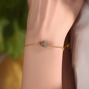 สร้อยข้อมือดีไซน์รูปหัวใจเชื่อมต่อกัน ทำจากสแตนเลสสตีล 316L ชุบทอง PVD - Product Image 3