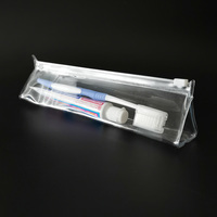 Chine livraison rapide taille personnalisée en plastique transparent fermeture éclair pochette debout nouveau Triangle conception PVC thermoscellage poignée cadeau sac bas quantité minimale de commande