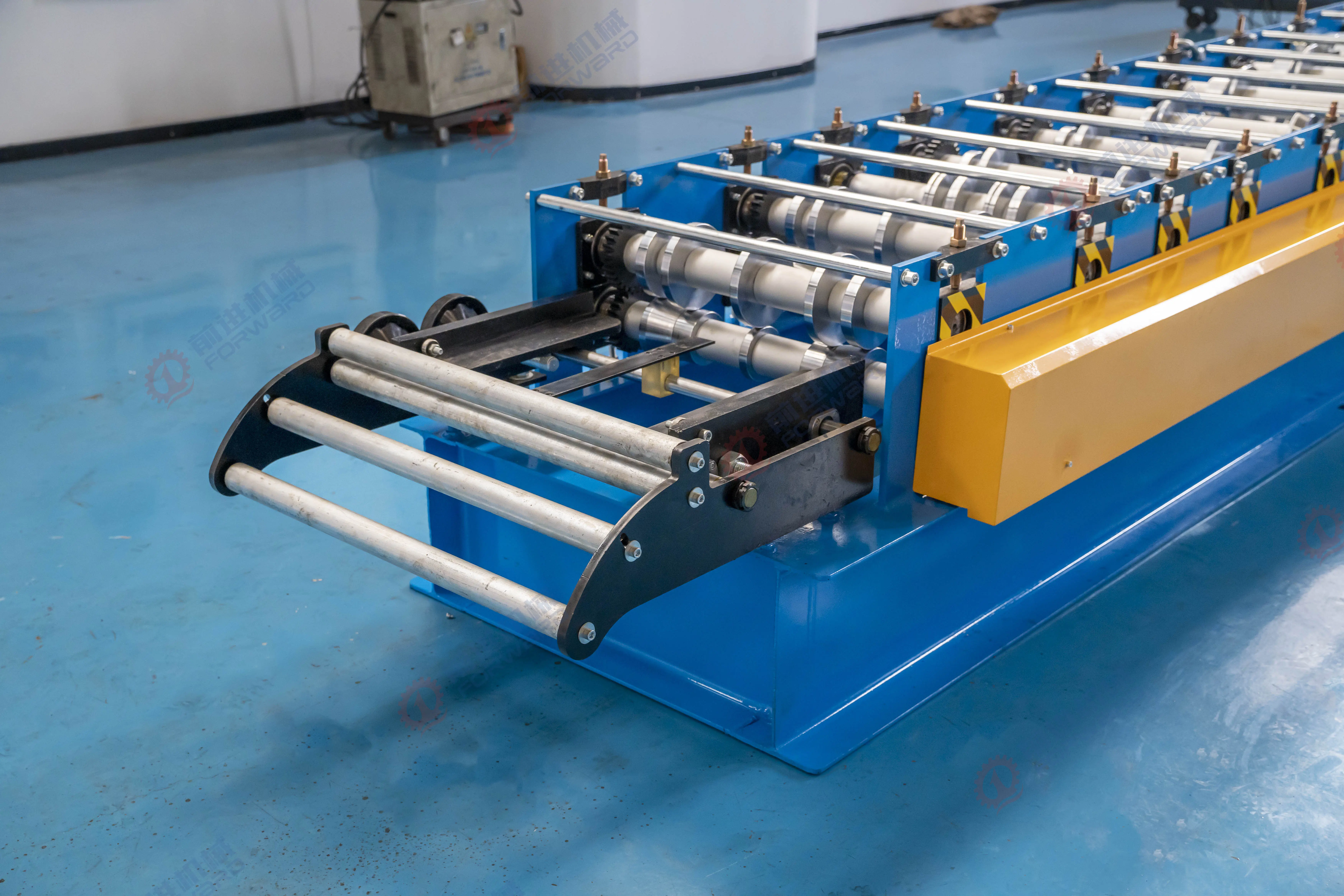 Macchine per la formatura di rulli di cucitura in avanti che fanno avanzare gli standard del settore delle coperture in tutto il mondo