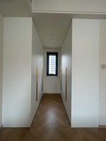 Ensemble de chambre à coucher moderne et simple, équipé d'un bureau intégré de boîte de lit d'armoire de Tatami, approprié au gymnase d'école à la maison