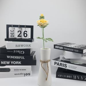 Bouquet de plantes artificielles en crochet tricoté avec tournesol, rose, marguerite, lys - Décoration de table intérieure/extérieure écologique et jetable - Product Image 6