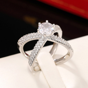 Elegante Anello Incrociato per Donne, Gioiello Minimalista alla Moda - Product Image 3