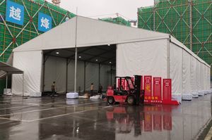 8x15m clair fête pagode voiture <span class=keywords><strong>tente</strong></span> sur le <span class=keywords><strong>toit</strong></span> casernes pour événements auvent 20x20m entrepôt industriel robuste meilleures tentes <span class=keywords><strong>de</strong></span> mariage - Product Image 4