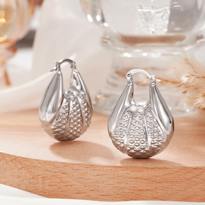 Orecchini a polsino a conchiglia da donna, eleganti gioielli alla moda per vacanze al mare - Product Image 6