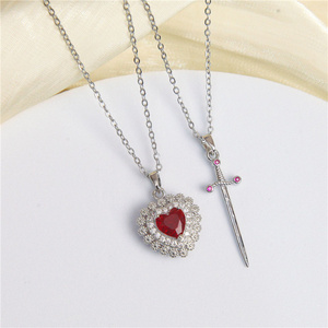 Un Set rosso <span class=keywords><strong>cuore</strong></span> e spada collana coppia catena clavicola collana spada accessori moda per le donne regalo di natale - Product Image 3