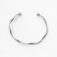 Bracelet manchette torsadé minimaliste QIAOREN 11011 en acier inoxydable doré, ajustable, pour femme, bijoux de plage