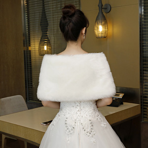 Accessoires châle robe de mariée blanche épaissie chaude cape de type lapin pour mariée et demoiselles d'honneur pour les saisons d'hiver - Product Image 5