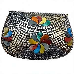 Sac de soirée pour femme, en métal mosaïque fait main, en forme d'oreiller, écologique, design traditionnel de luxe, très demandé et magnifique - Product Image 1