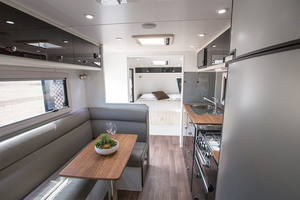 2025 Nueva fábrica de fibra de vidrio remolque móvil todoterreno viaje Camping caravana con 3 literas para aventuras familiares al aire libre - Product Image 6