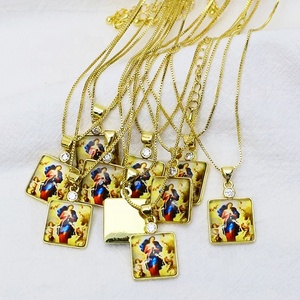 Regalos de Joyería para Mujer, Collar con Colgante Chapado en Oro de 18 Quilates - Product Image 1