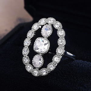 F713 Anello da donna in oro bianco con diamante taglio cuscino, colore G naturale, gioiello di fidanzamento - Product Image 3