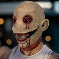 Masque intégral en latex beige de démon chauve avec yeux sanglants cousus, bouche sanglante surdimensionnée, dents pointues, amusant et original pour fête d'Halloween