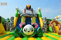 Parc de jeux gonflable sur le thème de la jungle, avec toboggan pour enfants