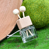 Bouteille de parfum carrée en verre de 8 ml pour grille d'aération de voiture avec bouchon en bois, diffuseur vide à clipser pour l'intérieur de la voiture