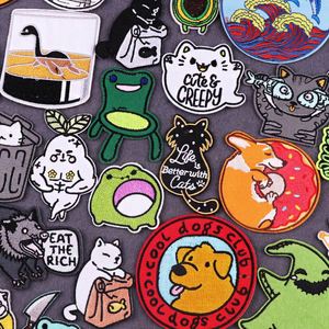 Patchs brodés animaux de dessin animé mignons à thermocoller, vente en gros, prix usine personnalisé pour vêtements et jeans - Product Image 1