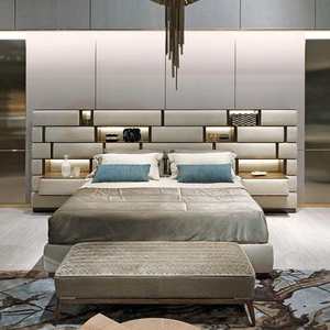 Cama King Size Italiana de Cuero Genuino de Alta Gama con Cabecera Ancha, Juego de Muebles Modernos de Lujo para Recámara Principal de Villa - Product Image 3