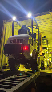 Chine 4X4 terrain accidenté apiculteur chariot élévateur levage capacité du fabricant 3300lbs 1500kgs hauteur de levage maximale 3500mm avec pince - Product Image 6